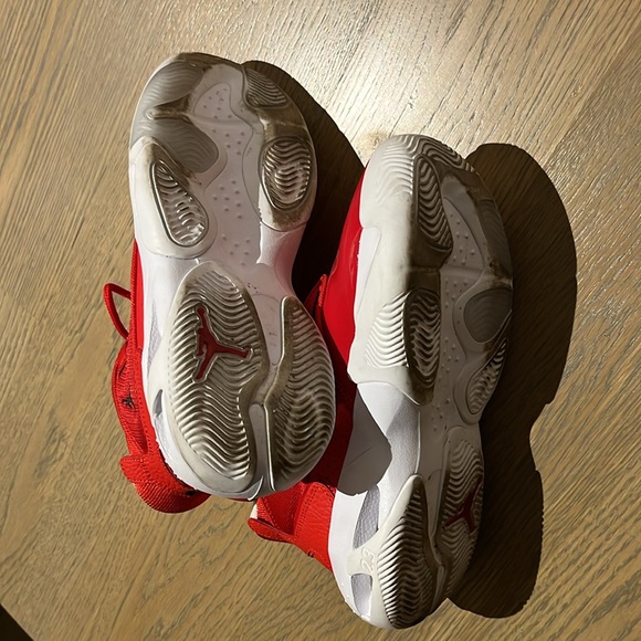 Nike Jordan Max Aura 4 PS Boys Sneaker- red patent- size 4.5, Big kids - Picture 6 of 6